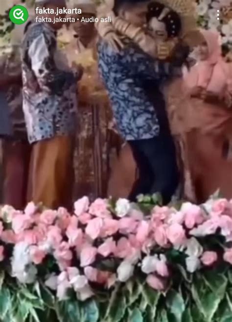 Mempelai Wanita Peluk Mantan Di Pernikahan Netizen