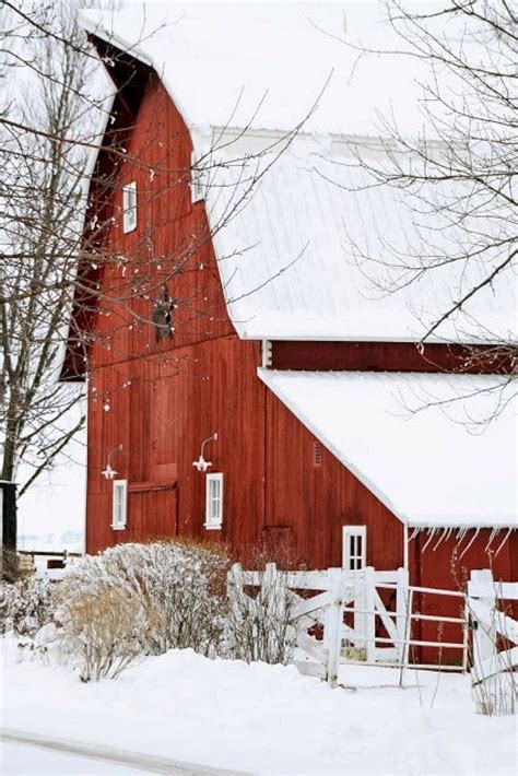 45 Beautiful Rustic And Classic Red Barn Inspirations Barn Pictures Country