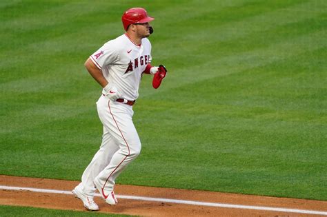Angels Star Trout Leaves Game Due To Right Calf Strain Oneida Dispatch