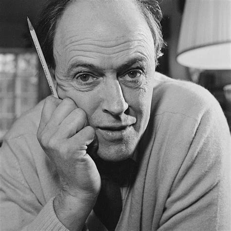 Announcements, wisdom, and the occasional glimpse of magic from the roald dahl story company. Roald Dahl: biografía, libros, frases, poemas y mucho más
