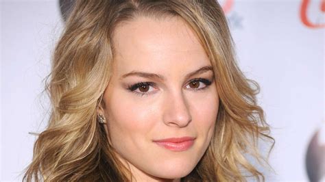 Bridgit Mendler Wallpapers Images Photos Pictures Backgrounds
