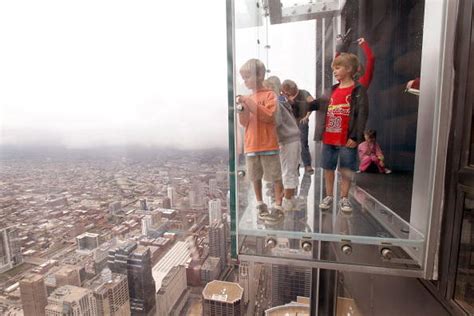 Willis Tower Skydecks Ledge Cracks During Tourists Visit