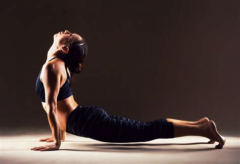 5 ejercicios para mejorar la flexibilidad en la cama - Salud Envidiable