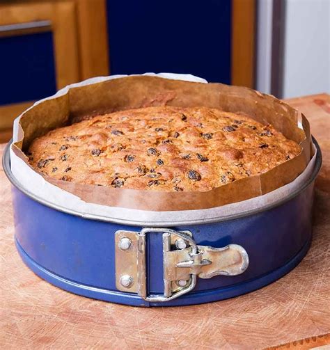 Mary berry has gathered together her festive recipes and a few snippets of wisdom she has gained over the years to make your christmas cooking easier and less stressful. Mary Berry's rich fruit Christmas cake | Recipe | Fruit ...