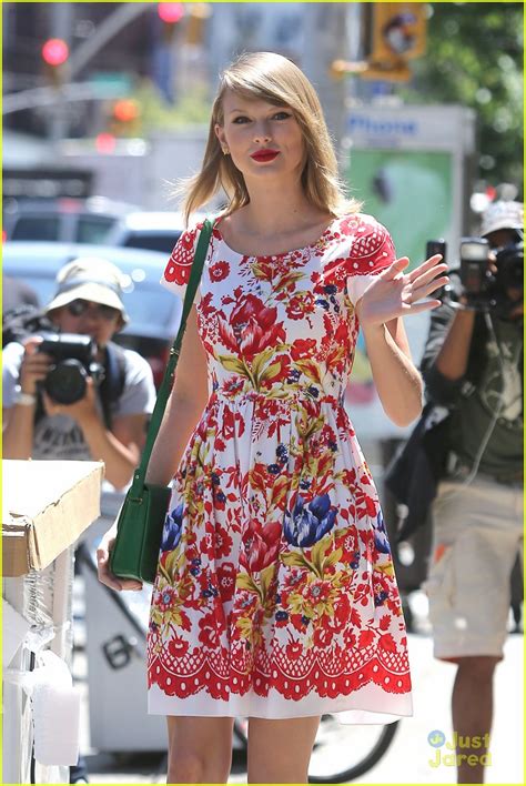 Everything Is Coming Up Rosy For Taylor Swift Photo 687913 Photo