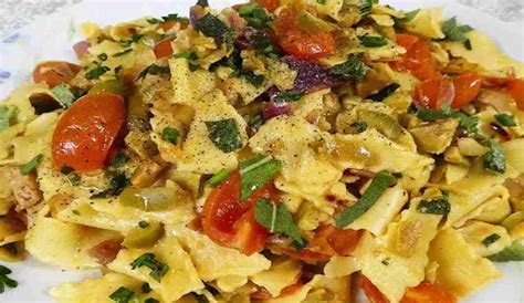 Il pane alle olive è una nuova versione del mitico pane senza impasto che in tantissimi fate e rifate ogni settimana. Pasta con olive e pomodorini: ricetta facile e veloce