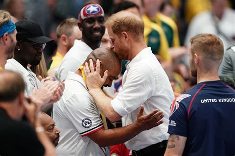 Prince Harry Gets Close And Personal As He Plants Kiss On Male Athlete S Head At Invictus Games