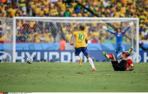 coupe du monde 2014 le match brésil cameroun à revivre en live comme à la maison 4 1 score final
