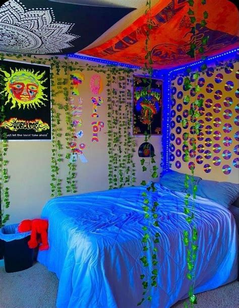 Pinterest ⭒ 𝑒𝑠𝑡𝑟𝑒𝑙𝑙𝑎 ⭒ In 2020 Indie Room Decor Room Inspo Neon