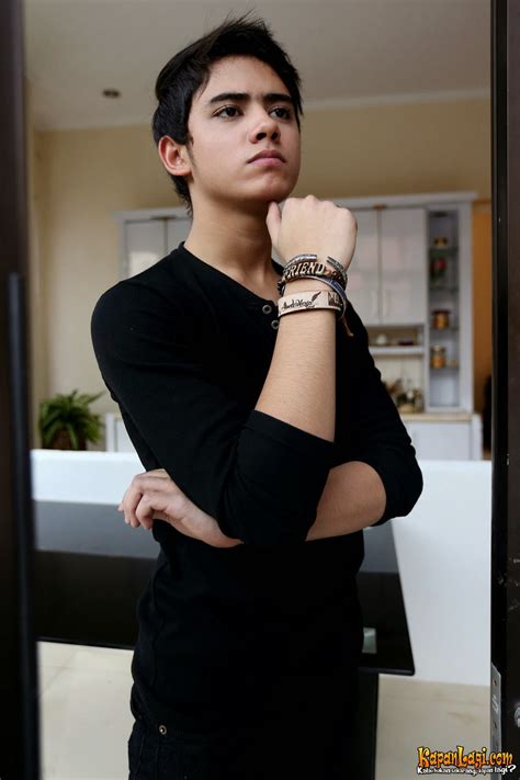 Muhammad aly syarief atau dikenal juga sebagai aliando syarief (lahir di jakarta, 26 oktober 1996; Profil Biodata Foto Aliando Syarief Terbaru