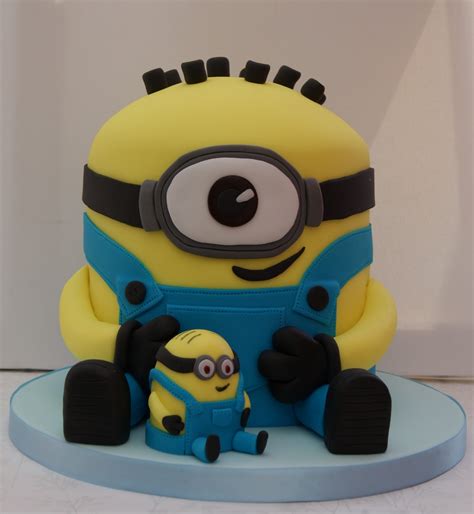I love their different little outfits, their cute accessories and their pig tails! Crazy Foods: Minions Cakes and Cupcakes Ideas