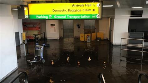 Water Leak Floods Jfk Airport Baggage Claim Forces Evacuation