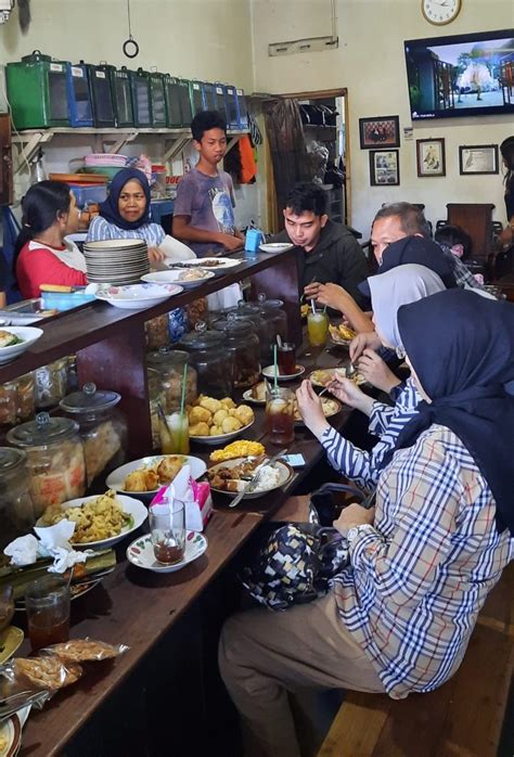 Merasakan Masakan Legendaris Di Waroeng Jadoel Temanggung Indonesia