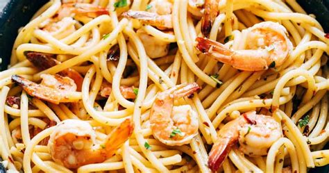 I've been pretty quiet around here because of the holiday hangover, you know! Shrimp Spaghetti Aglio Olio (20 minute, only 5 Ingredients)