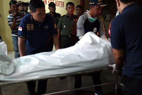 Foto 3 Proses Pemeriksaan Jenazah Penumpang Lion Air JT 610 Di RS Polri
