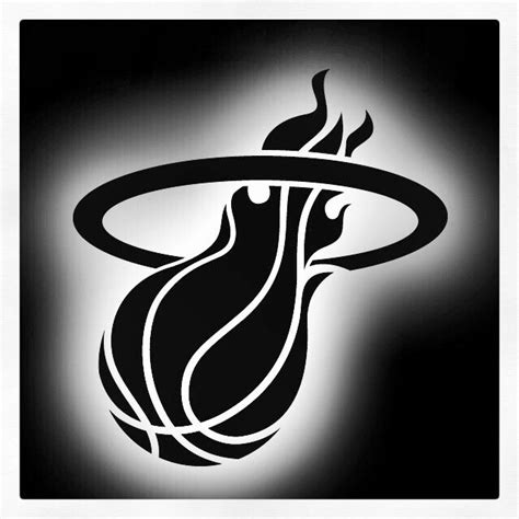In 1988, the newspaper miami herald newspaper announced a competition for the best. Miami Heat Alternate Logo (2011/12 Back in Black Uniform) (med billeder)