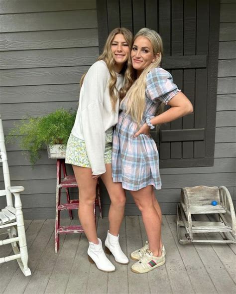 Jamie Lynn Spears 14 Year Old Daughter Towers Over Her Mom In New Easter Photos