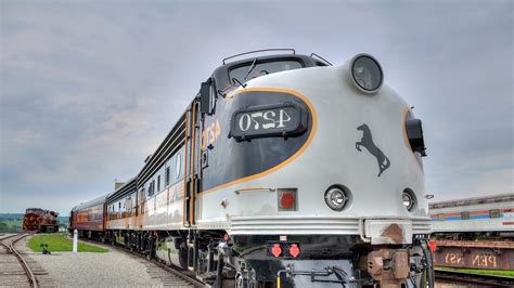 Railway Train Vehicle Pennsylvania Usa Diesel Locomotives Clouds Horse