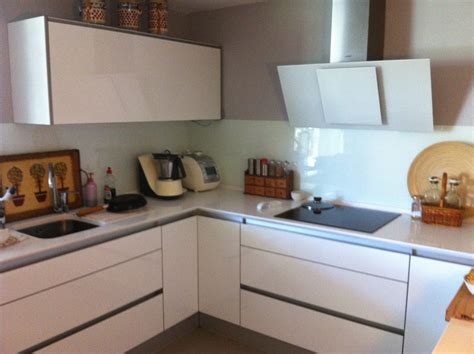 Ideales para muebles de frentes. FORMAS ALMACEN DE COCINAS: ¿Cocina con o sin tiradores...?