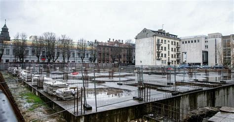 „baltic Red Pradeda Statybas Buvusioje Parduotuvės „merkurijus