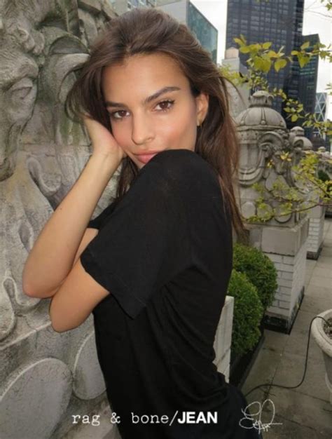 Blurred Lines Beauty Emily Ratajkowski Is Esquire S Woman Of The Year