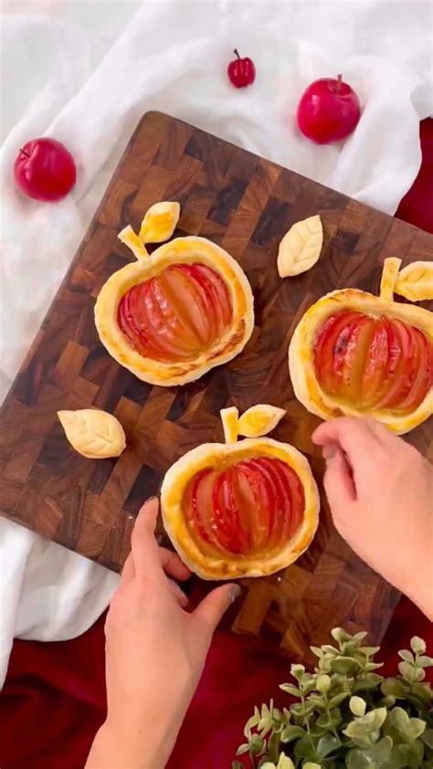 tastemadejapan 【丸ごとアップル】ミニアップルパイ とってもかわいいりんご型のアップルパイ おしゃれに見えて、実はとっても簡単♪ レンジで温めたりんごを冷凍パイシートに乗せて
