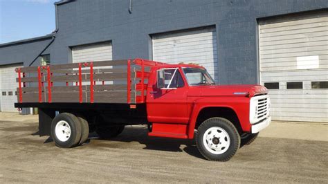 Daily Slideshow 1967 Ford F 700 Is An Old School Workhorse Ford Trucks