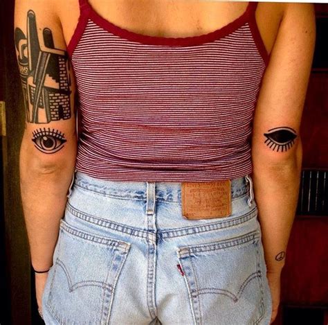 Haivarasly Instagram Eyes Elbow Tattoo Ojo Tatuaje Tatuajes Cuello