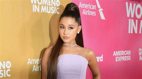 Ariana Grande Took Her Ponytail Out And Revealed Her Natural Curly Hair