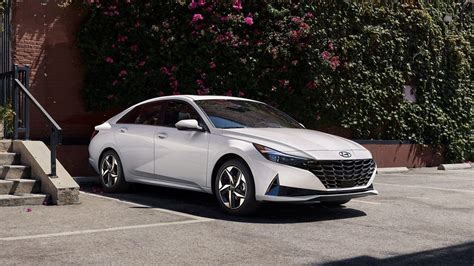 The redesigned 2021 hyundai elantra sedan is here with bold styling and a new hybrid variant. 2021 Hyundai Elantra Hybrid - Review 2020 - PCMag Australia