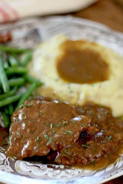 Slathered in creamy gravy, the cube steaks are very. Crock Pot Cubed Steak with Gravy - The Country Cook