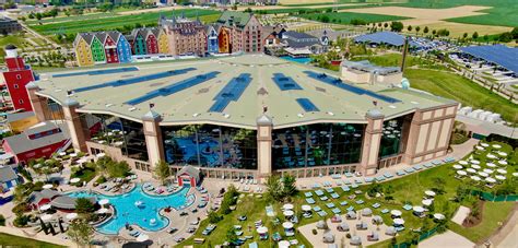 Une eau turquoise, des cocktails rafraîchissants… Rulantica lockt mit spritzigen Abenteuern und verlängerten ...