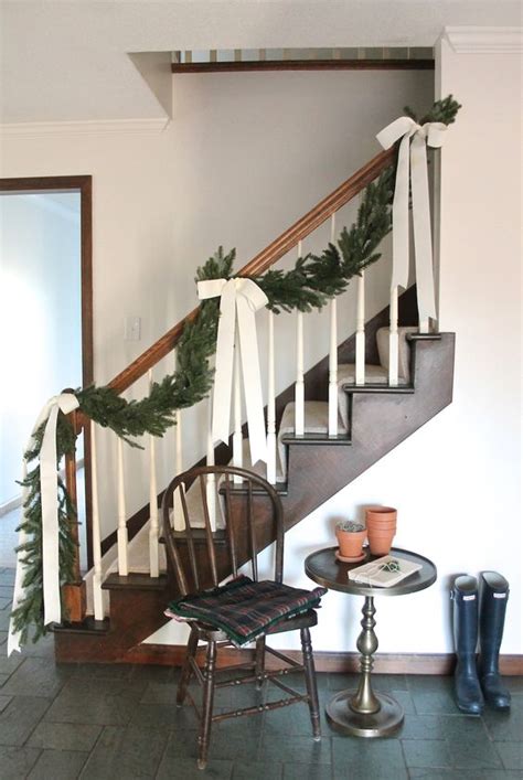 37 Beautiful Christmas Staircase Décor Ideas To Try Digsdigs