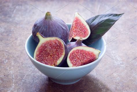 Bowl Of Figs Фотографии
