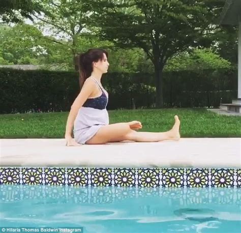 Hilaria Baldwin Demonstrates Yoga Moves By Hampton Swimming Pool On Instagram Daily Mail Online
