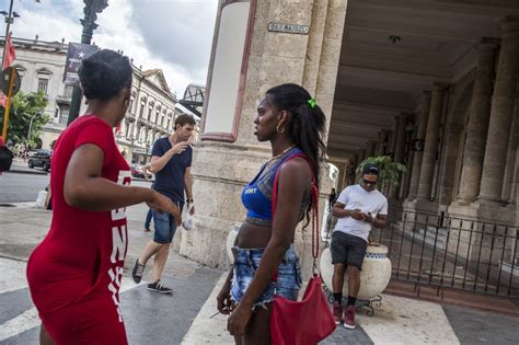 Fotos Turismo Sexual En Cuba Entre ‘jineteras Y ‘pingueros