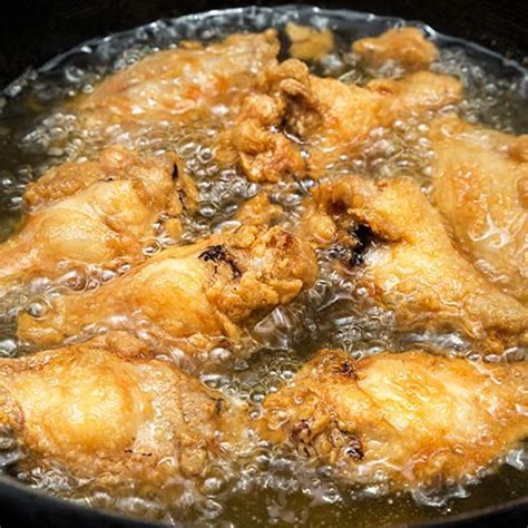 Take raw chicken wings and prep/ thaw. The 5 Best Oils for Deep Frying Chicken & Wings