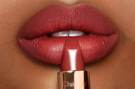 Here S How To Find The Perfect Lipstick Shades For Your Skin Tone Cores De Batom Tons De Pele