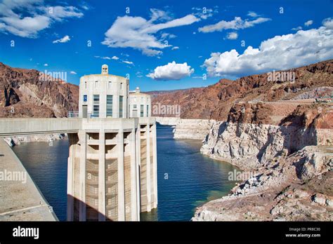 Hoover Dam Power Towers And Reservoir Stock Photo Alamy