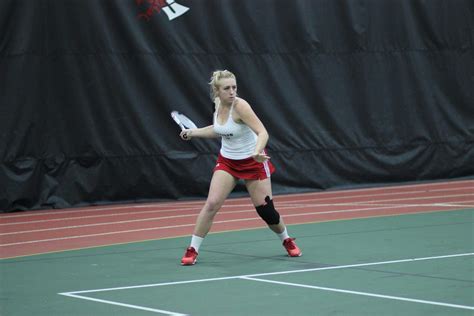 Womens Tennis Splits Weekend Matches Move To 6 3 The Easterner