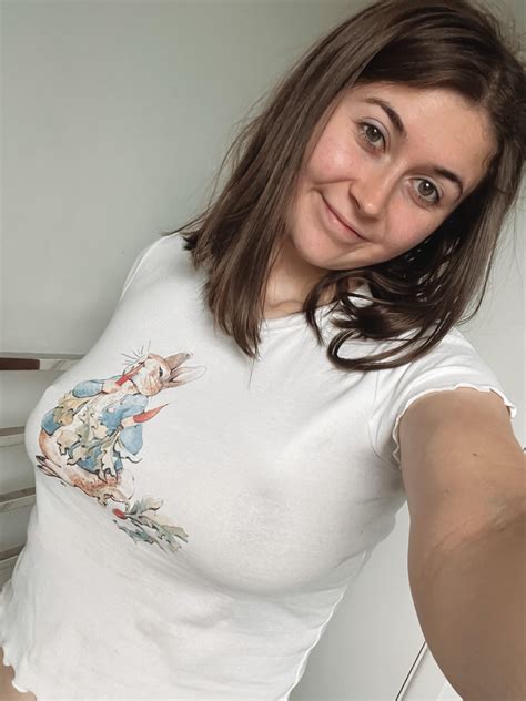 Can you spy my dark nips : r/braless