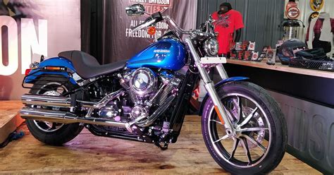 It offers luxury cruisers in different engine sizes. The new 2018 Harley Davidson softail bikes launched in India