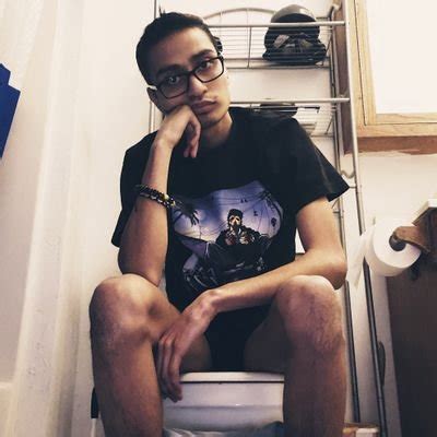 Burnie Zebub On Twitter The Sexy Malinakerman On The Toilet Chick