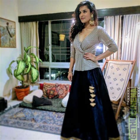 Watch online movies for free instructions: Pictures of actress Angira Dhar of Love Per Square Foot ...