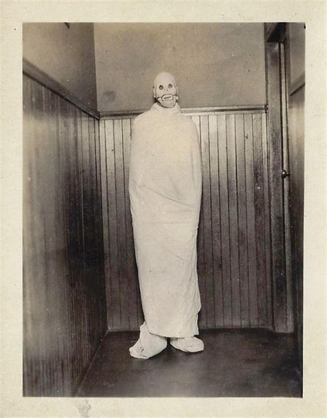 Creepy Vintage Photographs From The Early 20th Century Will Make Your