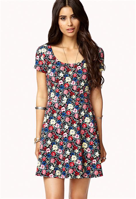 So the fit and flare dress i've been eyeing at gap went on sale and it was originally almost a hundred bucks but i got it for twenty because it was on sale and the entire store was an additional forty percent off and it was cheap and it fits like a dream. Lyst - Forever 21 Fit & Flare Floral Dress in Red