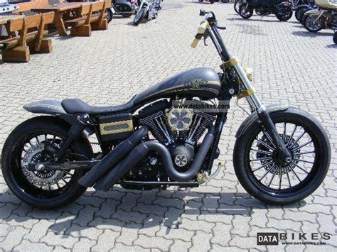 The prototype of a more serious bike was created in september 1904. 2010 Harley-Davidson FXDB Street Bob - Moto.ZombDrive.COM