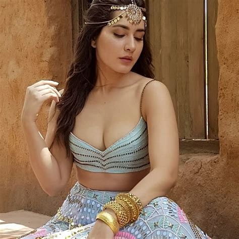 Raashi Khanna Looks Very Hot And Sexy In Her Latest Photo Shoot