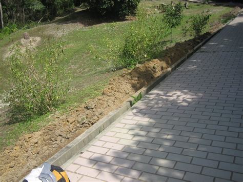 Kabel ini cocok sekali ditanam di tembok gedung atau di bawah permukaan tanah. Jenis Kabel Bawah Tanah