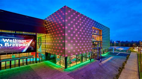 An Attractive And Dynamic Led Façade Building